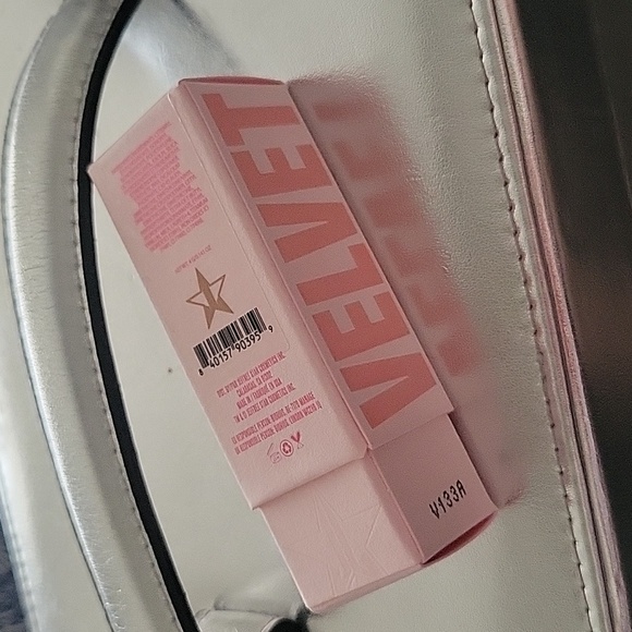 Jeffree Star Velvet Trap Lipstick in GARDENING *** - Picture 3 of 6